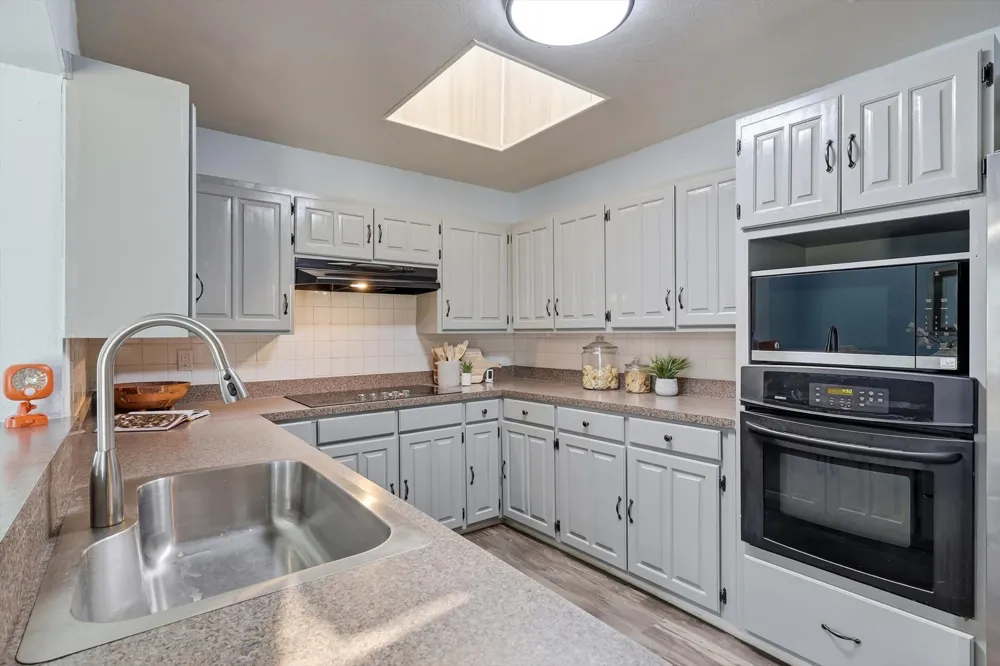 2304 Greenwood Circle Carrollton, TX 75006