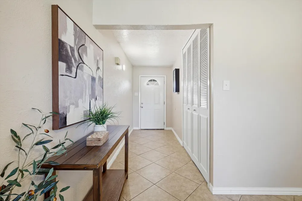 2304 Greenwood Circle Carrollton, TX 75006