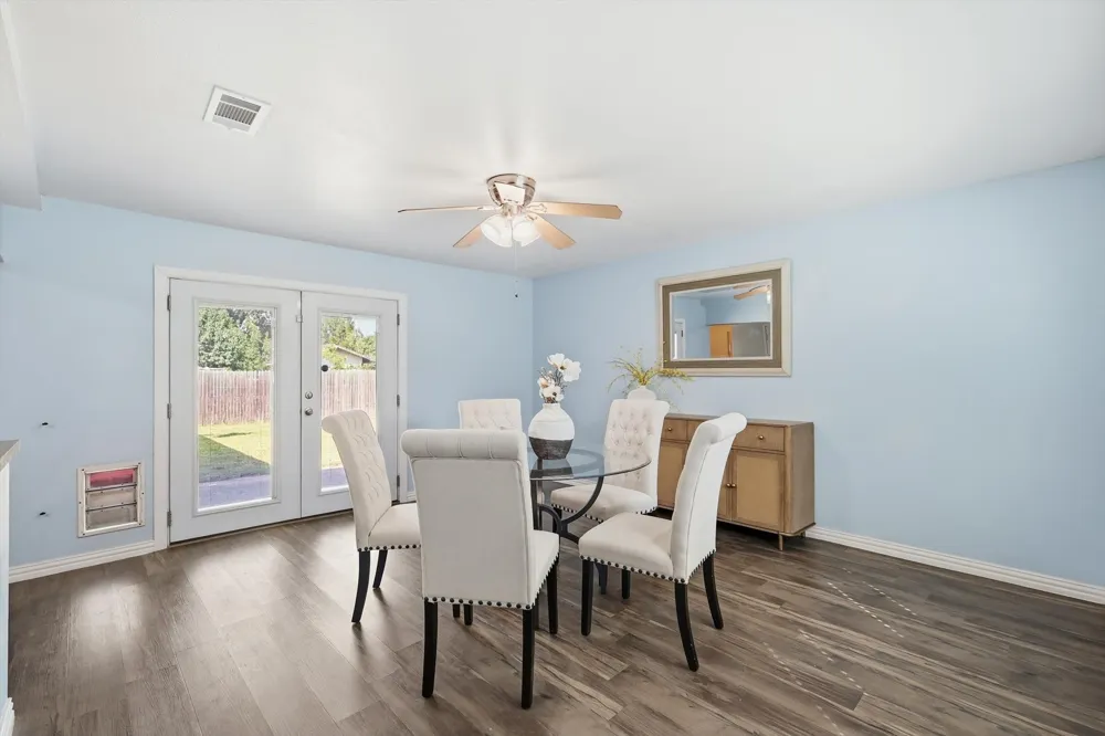 2304 Greenwood Circle Carrollton, TX 75006