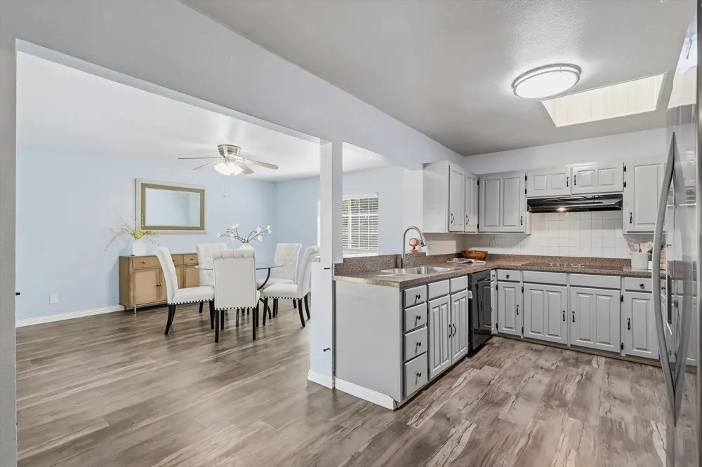 2304 Greenwood Circle Carrollton, TX 75006