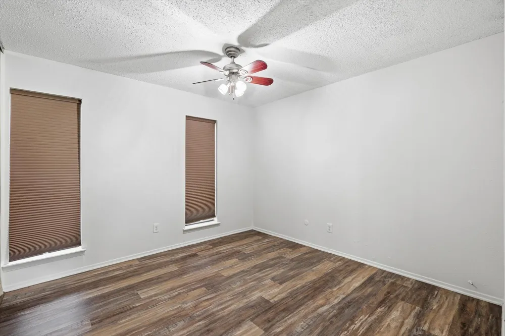 2304 Greenwood Circle Carrollton, TX 75006