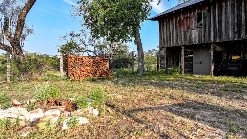 2562 County Road 2315 Lampasas, TX 76550