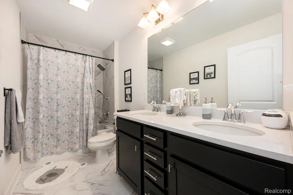 53213 Bay Laurel Lane Lyon Charter Township, MI 48178