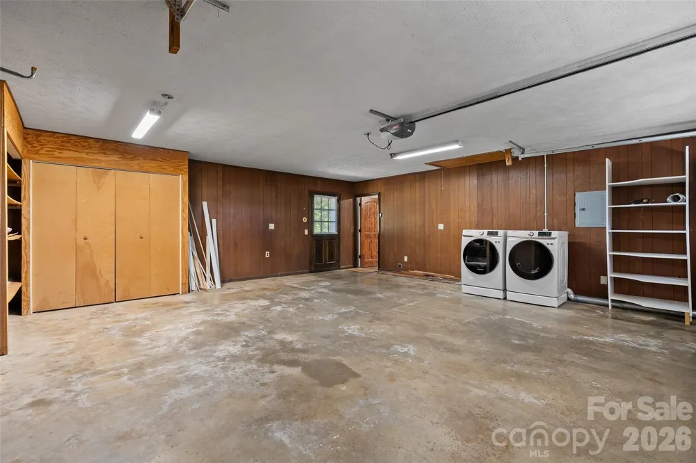 519 Nellie John Drive Clyde, NC 28721