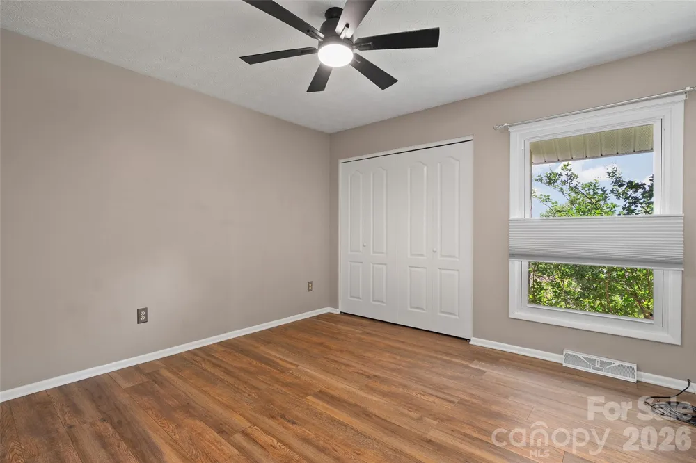 519 Nellie John Drive Clyde, NC 28721