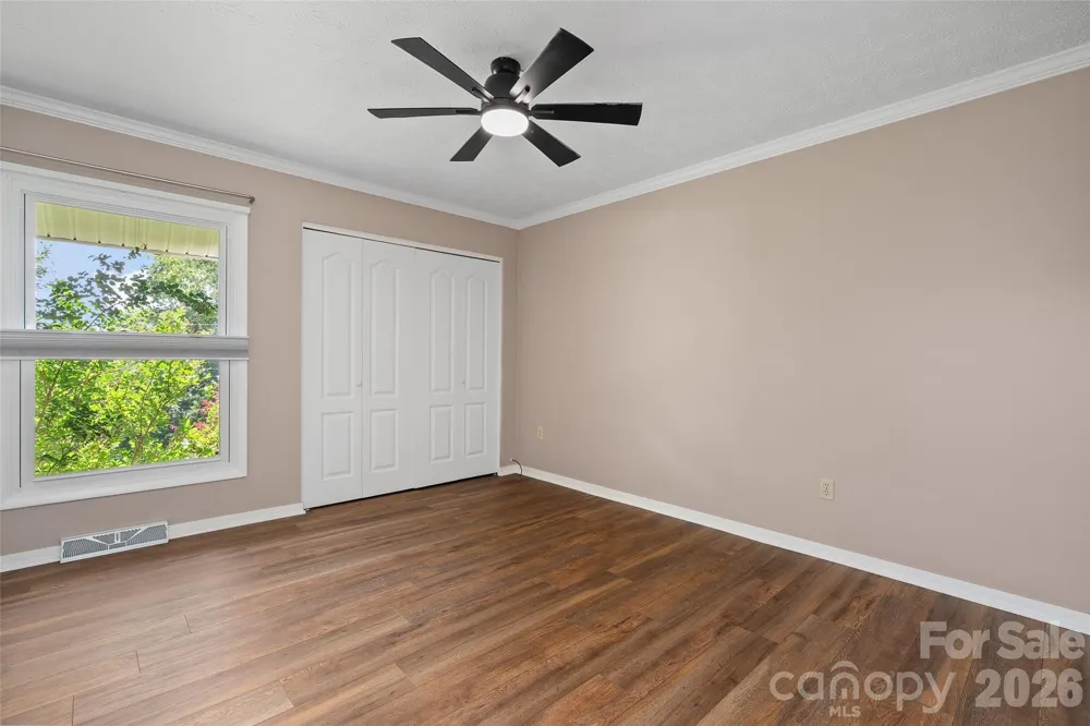 519 Nellie John Drive Clyde, NC 28721