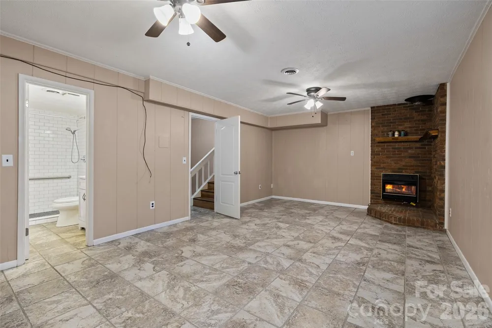 519 Nellie John Drive Clyde, NC 28721