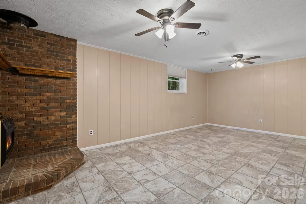 519 Nellie John Drive Clyde, NC 28721