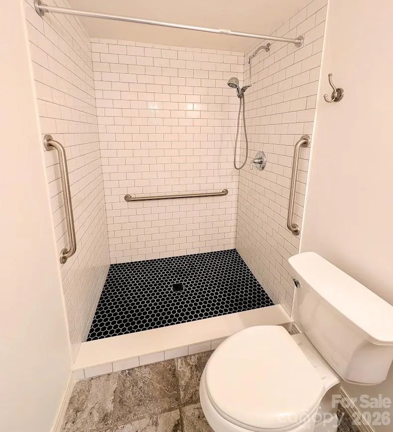 519 Nellie John Drive Clyde, NC 28721