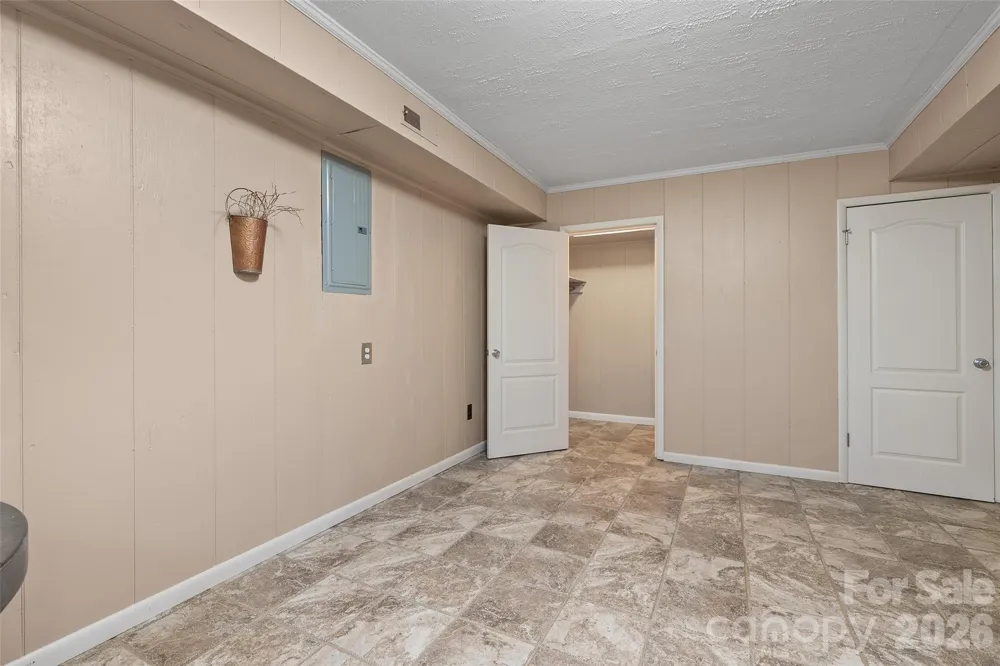 519 Nellie John Drive Clyde, NC 28721