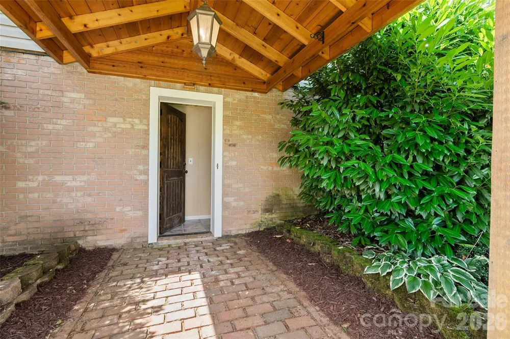 519 Nellie John Drive Clyde, NC 28721