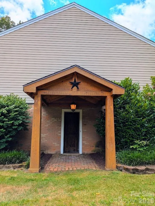 519 Nellie John Drive Clyde, NC 28721