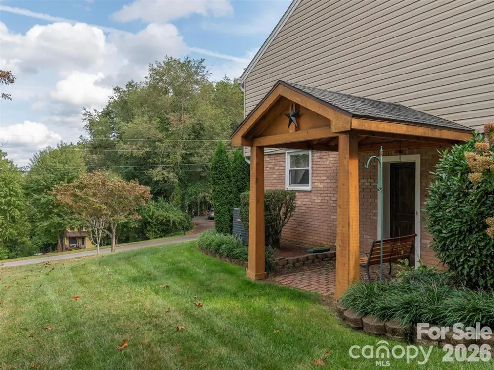 519 Nellie John Drive Clyde, NC 28721