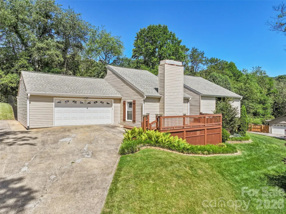 519 Nellie John Drive Clyde, NC 28721