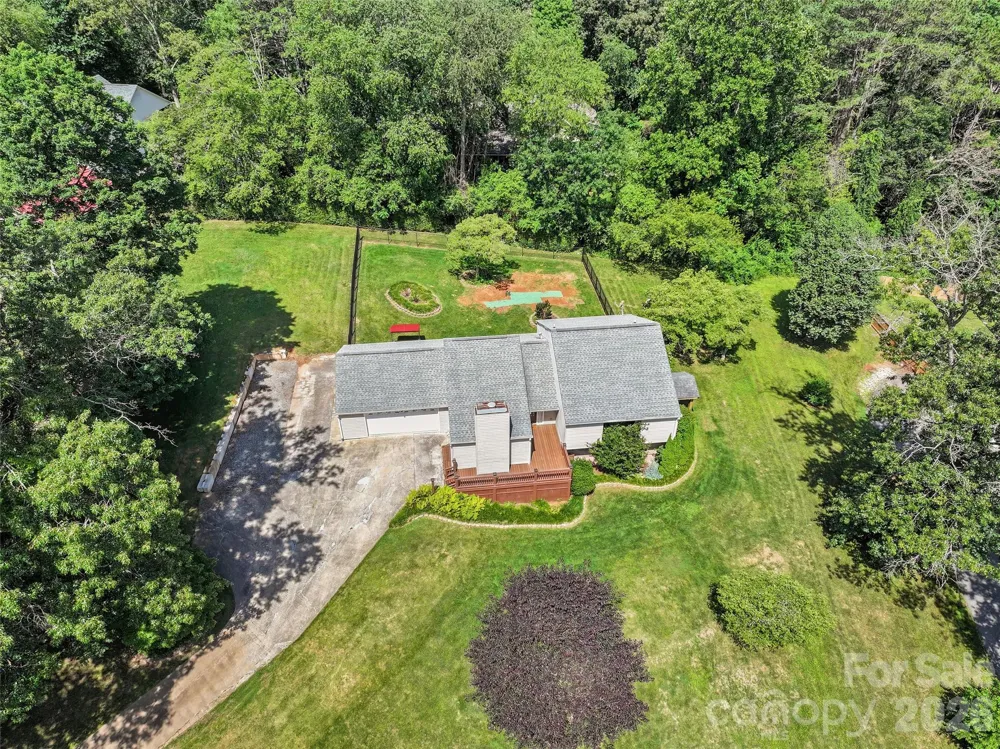 519 Nellie John Drive Clyde, NC 28721