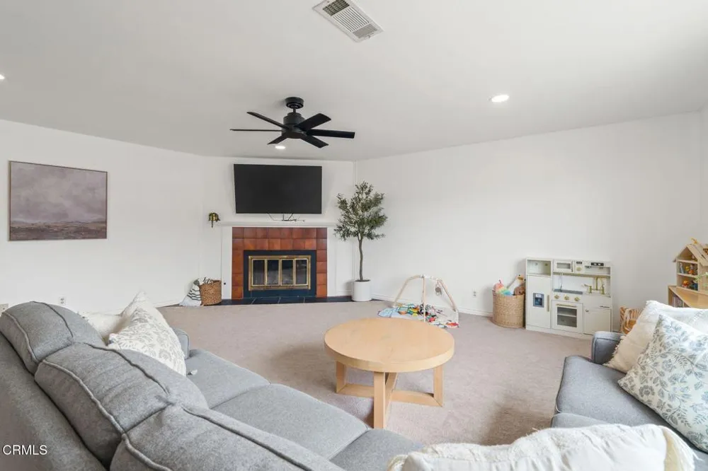 171 Lang Street Ventura, CA 93003