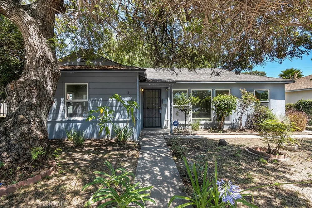 8226 WhiteOak Avenue Northridge, CA 91325