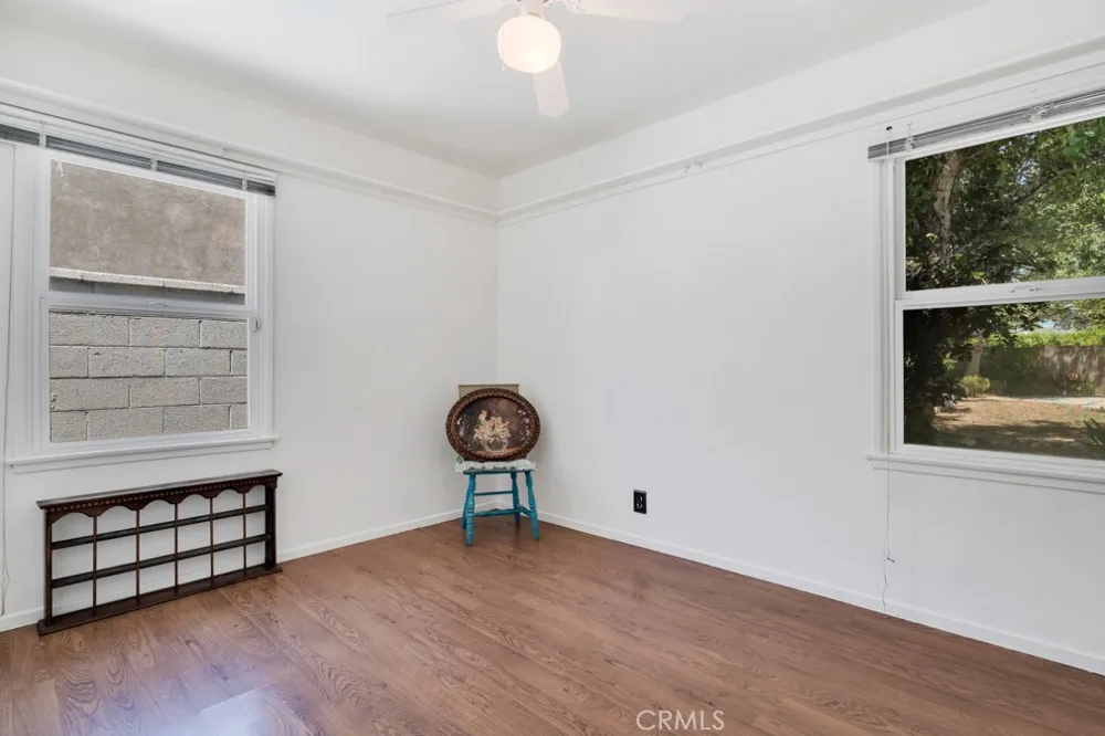8226 WhiteOak Avenue Northridge, CA 91325