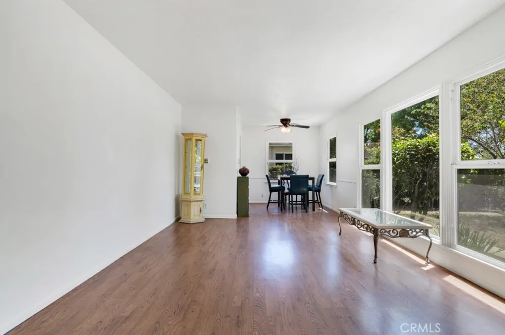 8226 WhiteOak Avenue Northridge, CA 91325