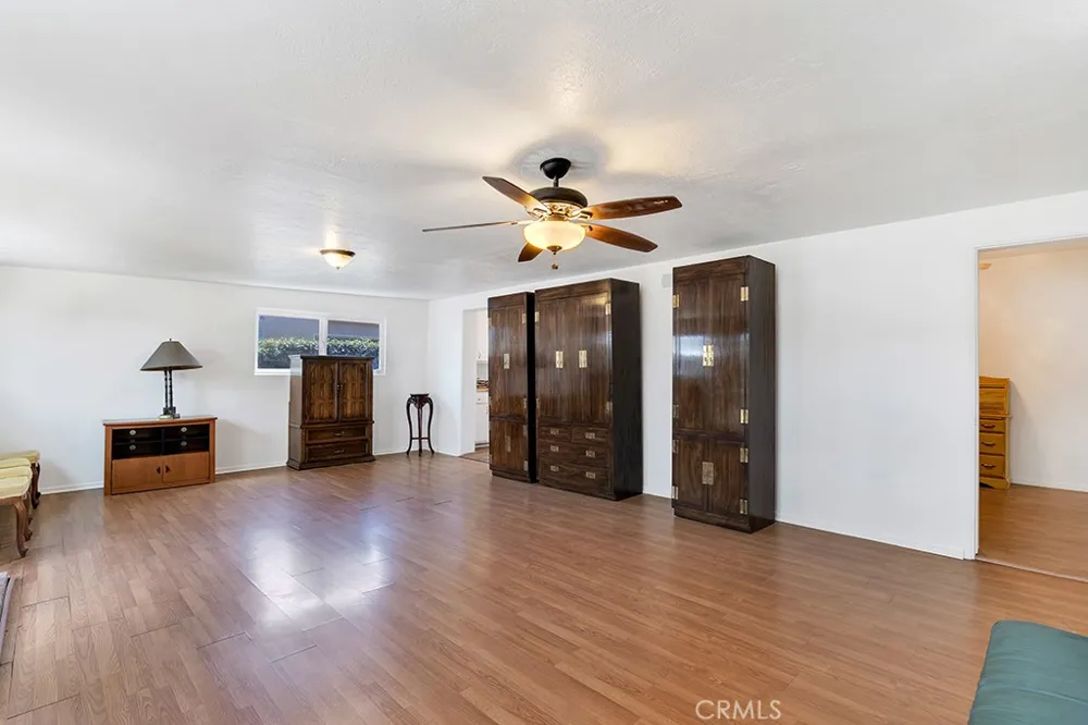 8226 WhiteOak Avenue Northridge, CA 91325