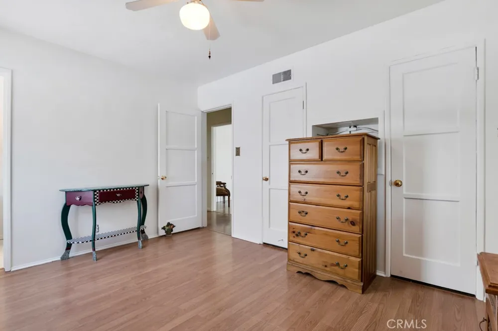 8226 WhiteOak Avenue Northridge, CA 91325