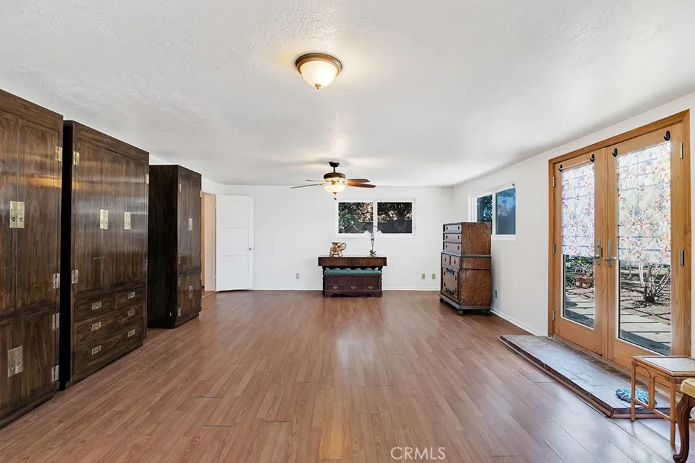 8226 WhiteOak Avenue Northridge, CA 91325