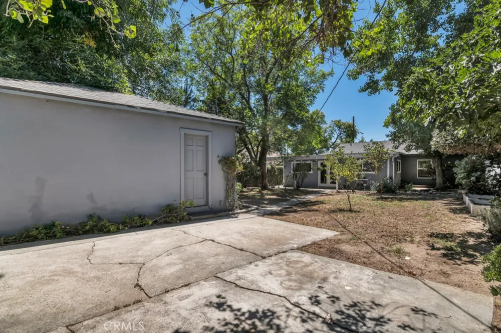 8226 WhiteOak Avenue Northridge, CA 91325