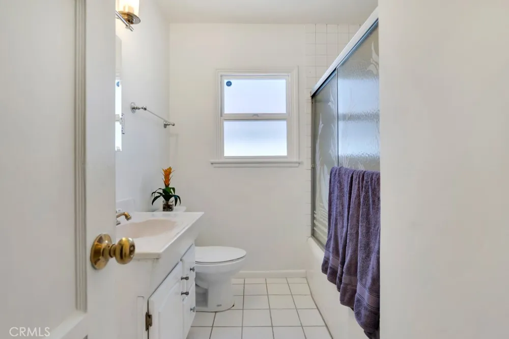 8226 WhiteOak Avenue Northridge, CA 91325