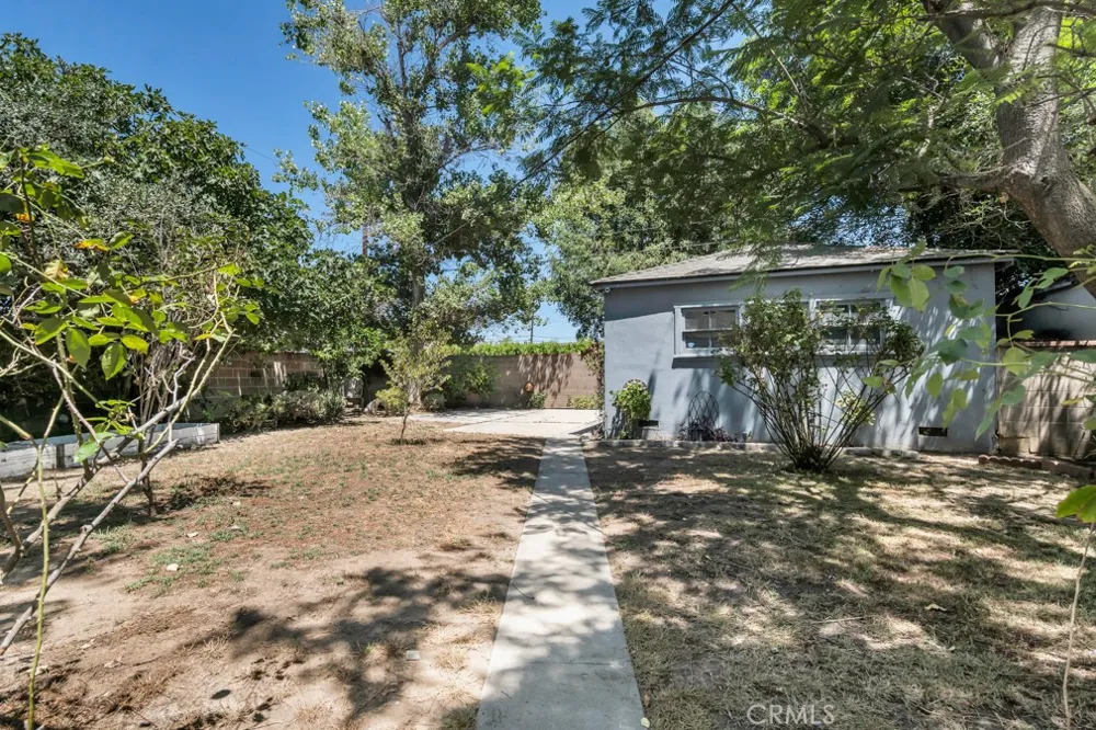 8226 WhiteOak Avenue Northridge, CA 91325