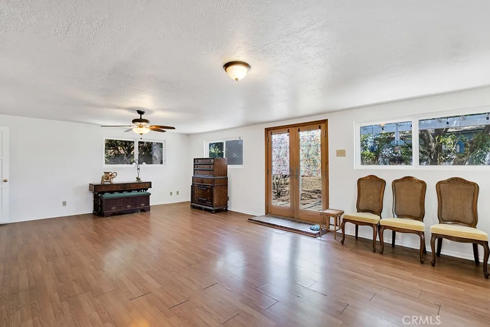 8226 WhiteOak Avenue Northridge, CA 91325