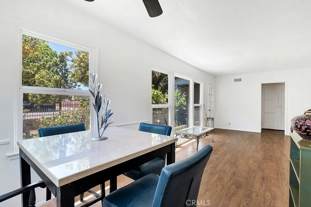 8226 WhiteOak Avenue Northridge, CA 91325