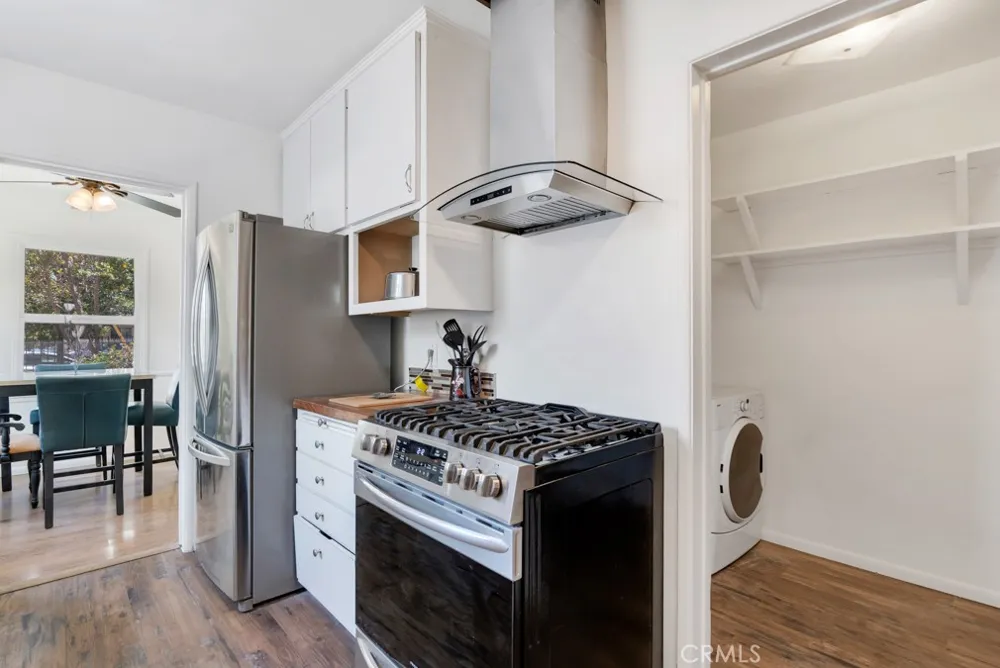 8226 WhiteOak Avenue Northridge, CA 91325