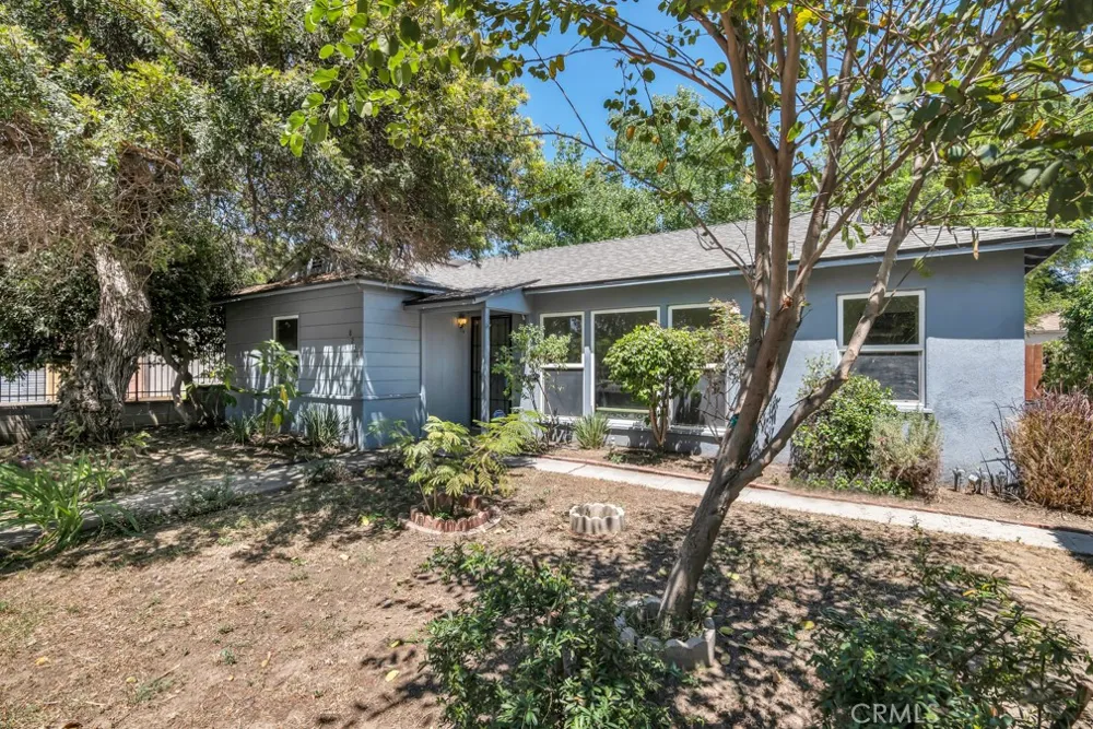 8226 WhiteOak Avenue Northridge, CA 91325