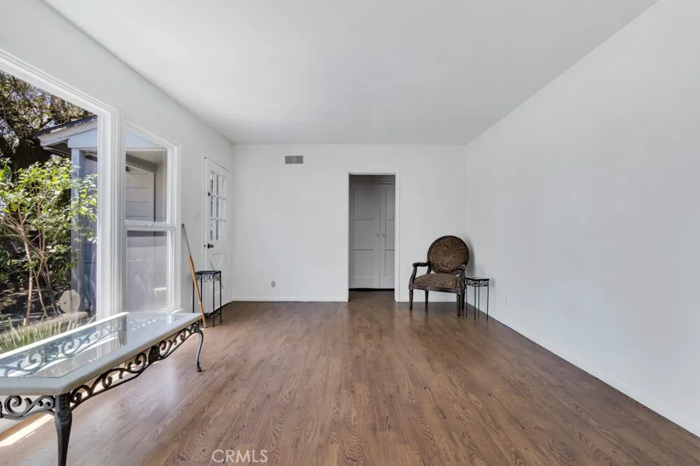8226 WhiteOak Avenue Northridge, CA 91325