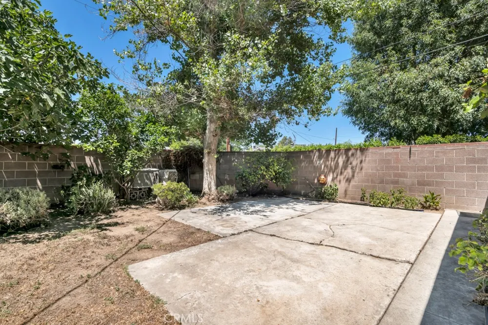 8226 WhiteOak Avenue Northridge, CA 91325