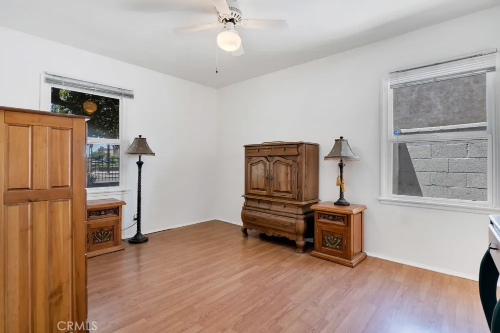 8226 WhiteOak Avenue Northridge, CA 91325
