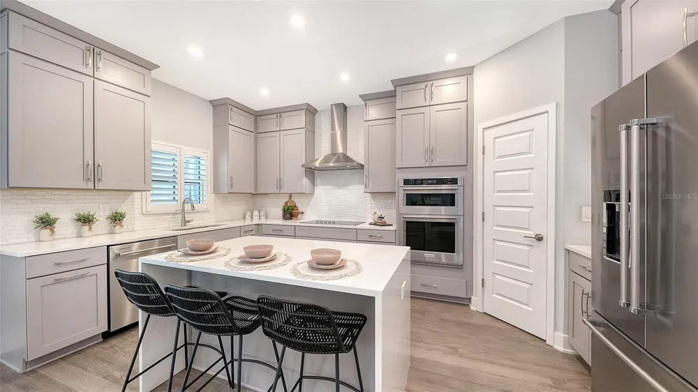 2554 FLOYD STREET Sarasota, FL 34239