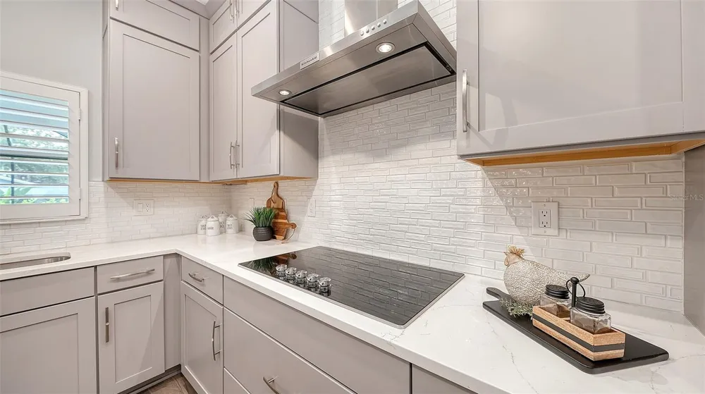 2554 FLOYD STREET Sarasota, FL 34239