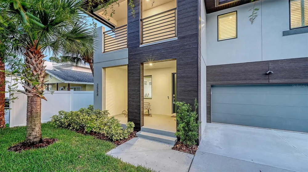 2554 FLOYD STREET Sarasota, FL 34239