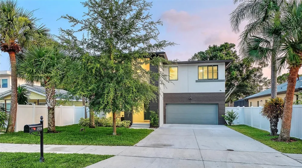 2554 FLOYD STREET Sarasota, FL 34239
