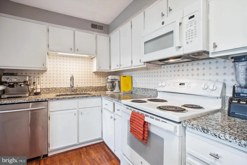 8384 BROCKHAM DRIVE #29/84L Alexandria, VA 22309