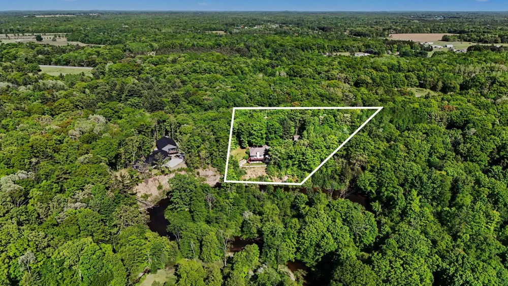 10835 Red Oak Ridge Reynolds Township, MI 49329