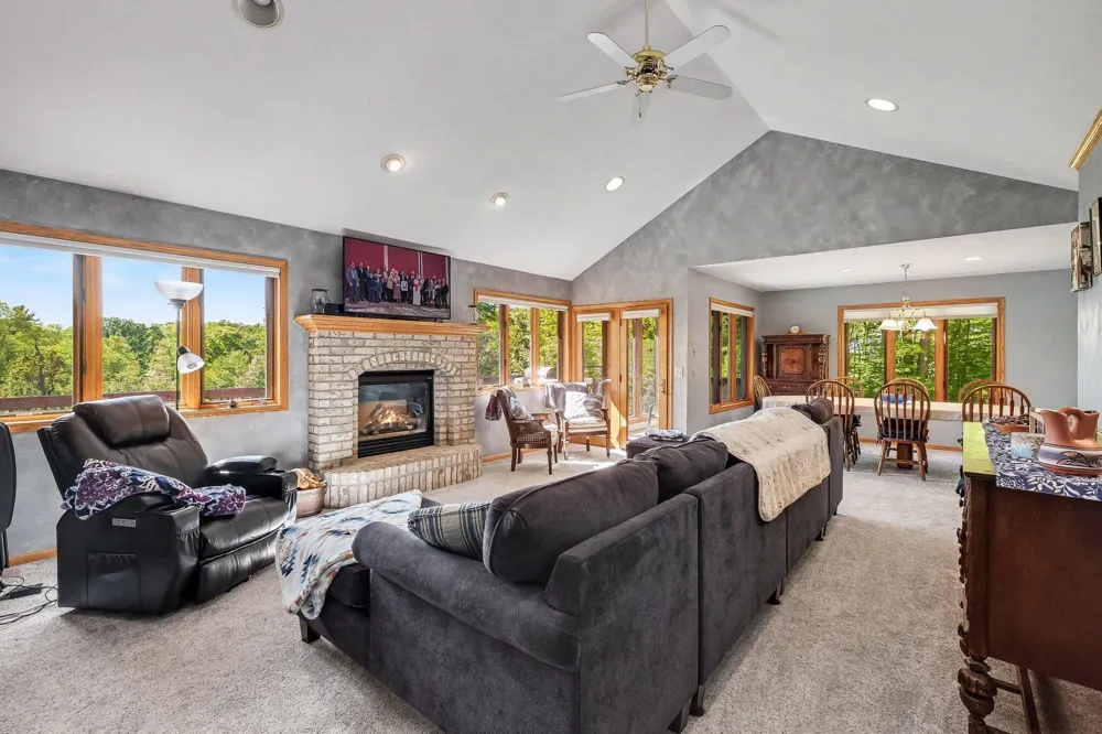 10835 Red Oak Ridge Reynolds Township, MI 49329