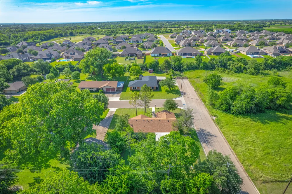 719 W Karnes Drive Robinson, TX 76706