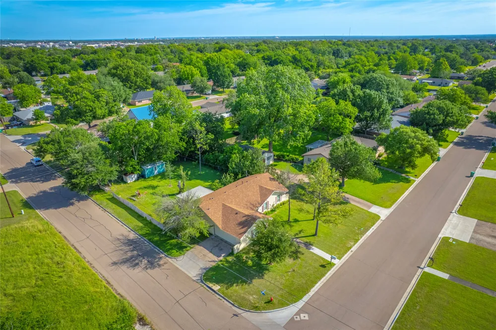 719 W Karnes Drive Robinson, TX 76706