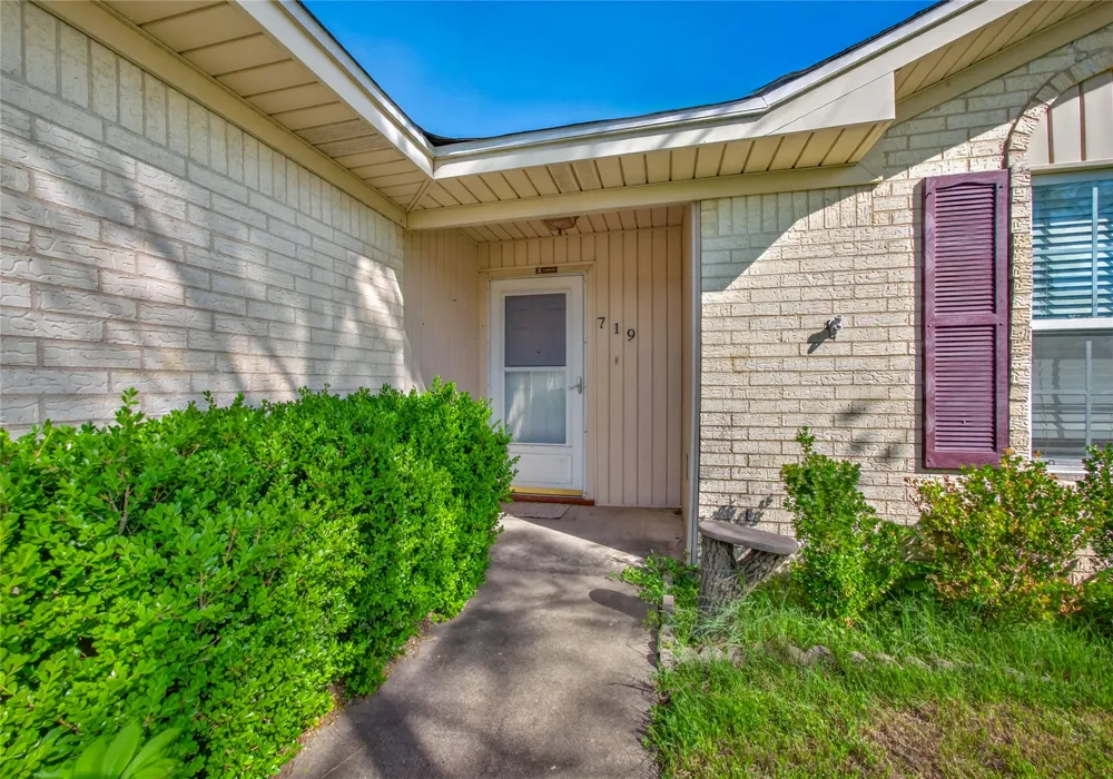 719 W Karnes Drive Robinson, TX 76706