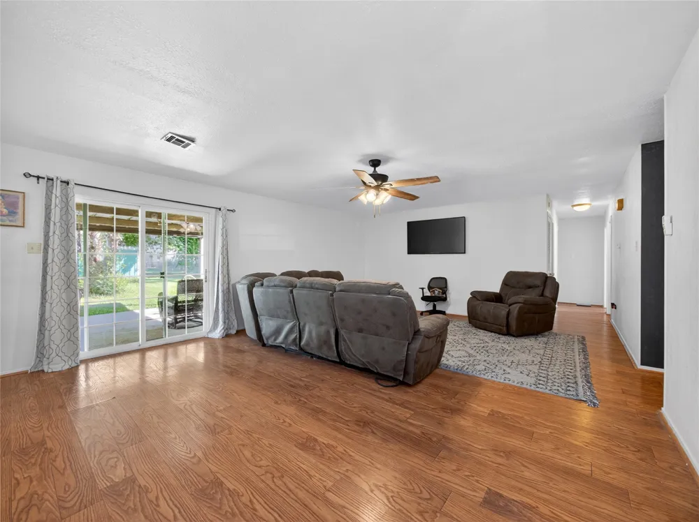 719 W Karnes Drive Robinson, TX 76706