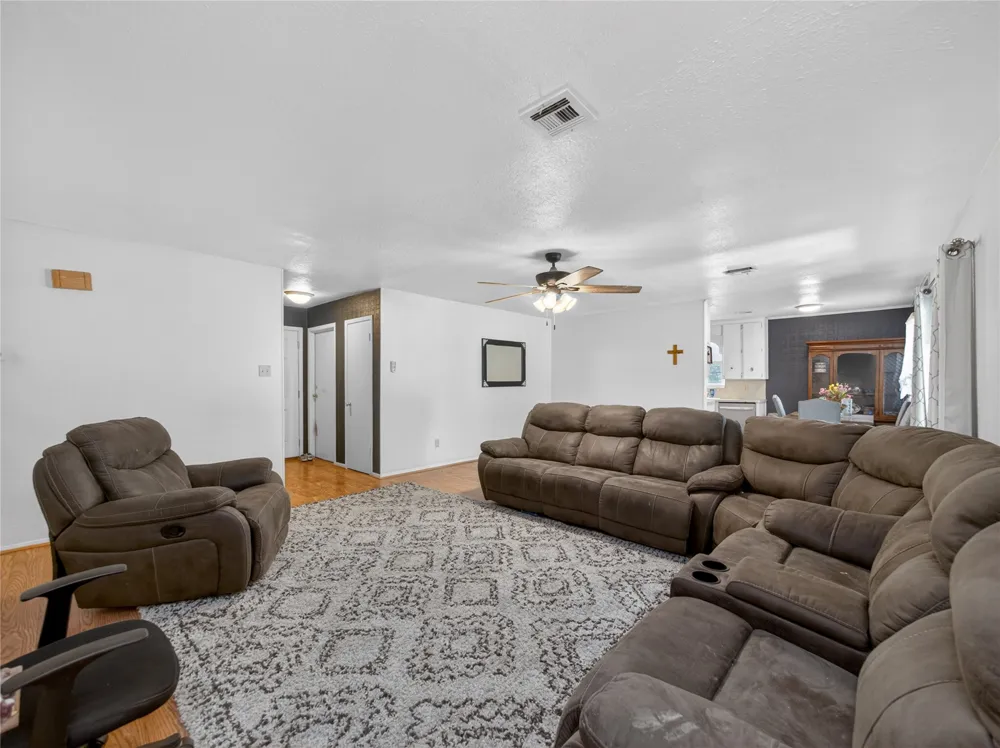 719 W Karnes Drive Robinson, TX 76706