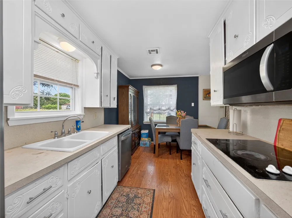 719 W Karnes Drive Robinson, TX 76706