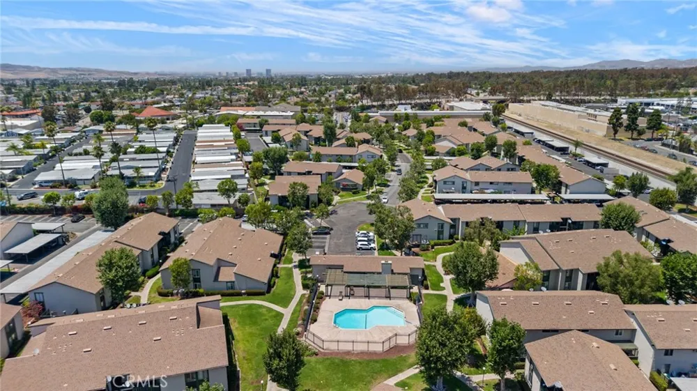 23280 Orange #6 Lake Forest, CA 92630